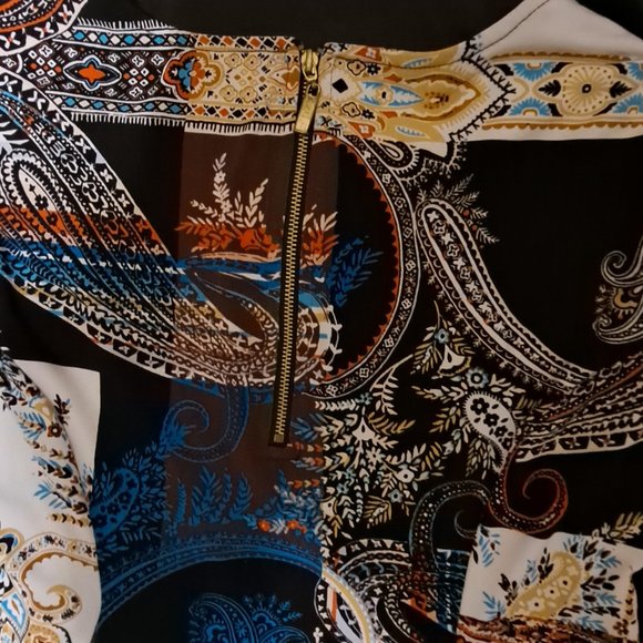 Flare-Bottom Mid length dress with flare sleeve. Multicolored. - Picture 2 of 3